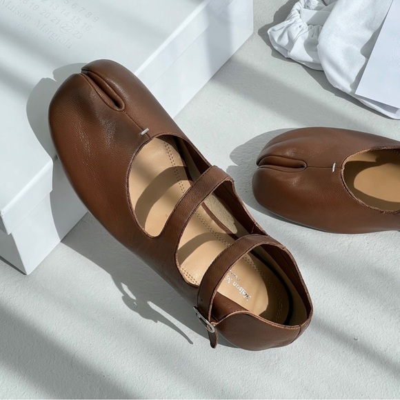 Maison Martin Margiela Brown Leather Tabi Flats - Picture 1 of 3